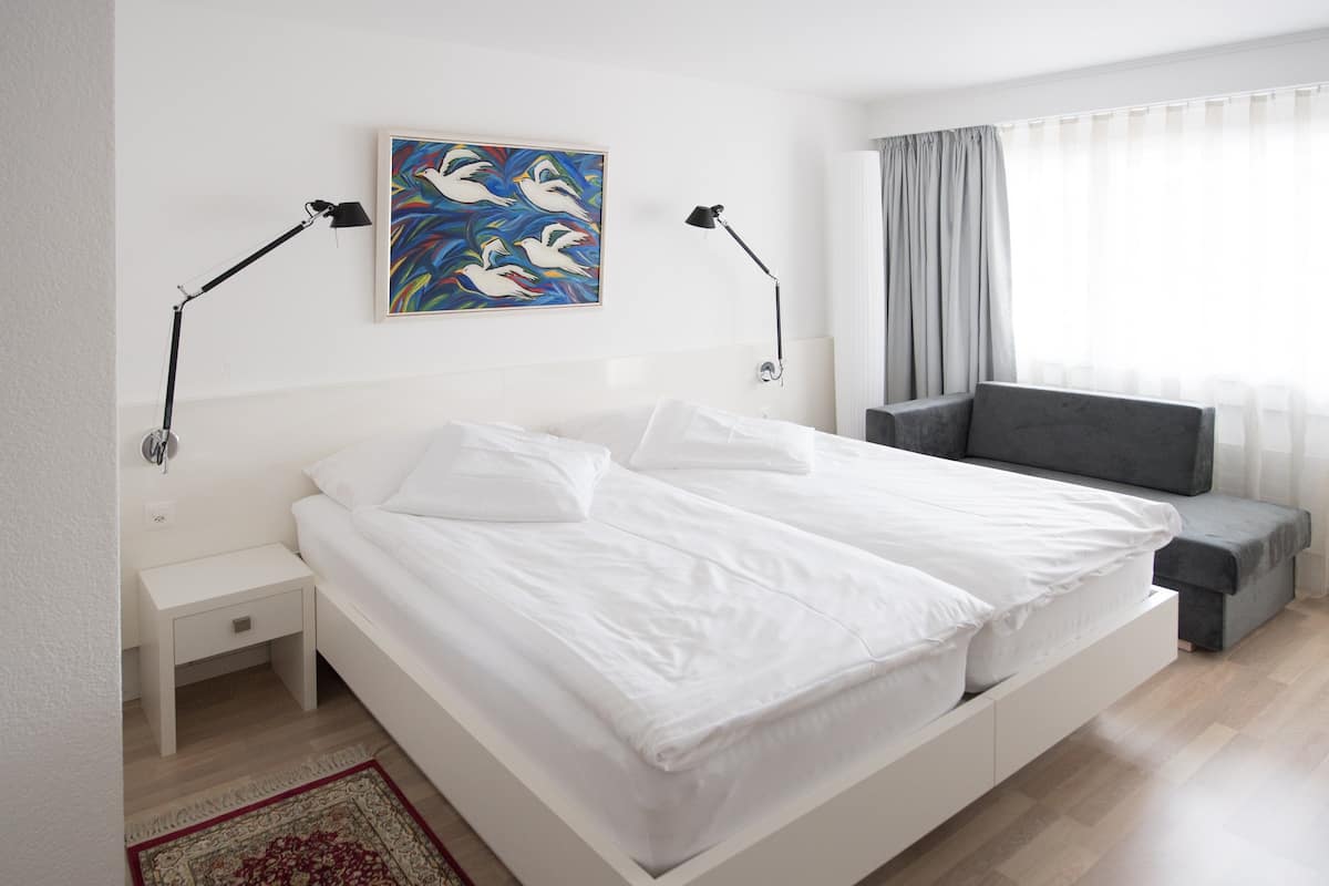 Comfort Triple Room | In-room safe, desk, blackout drapes, free WiFi
