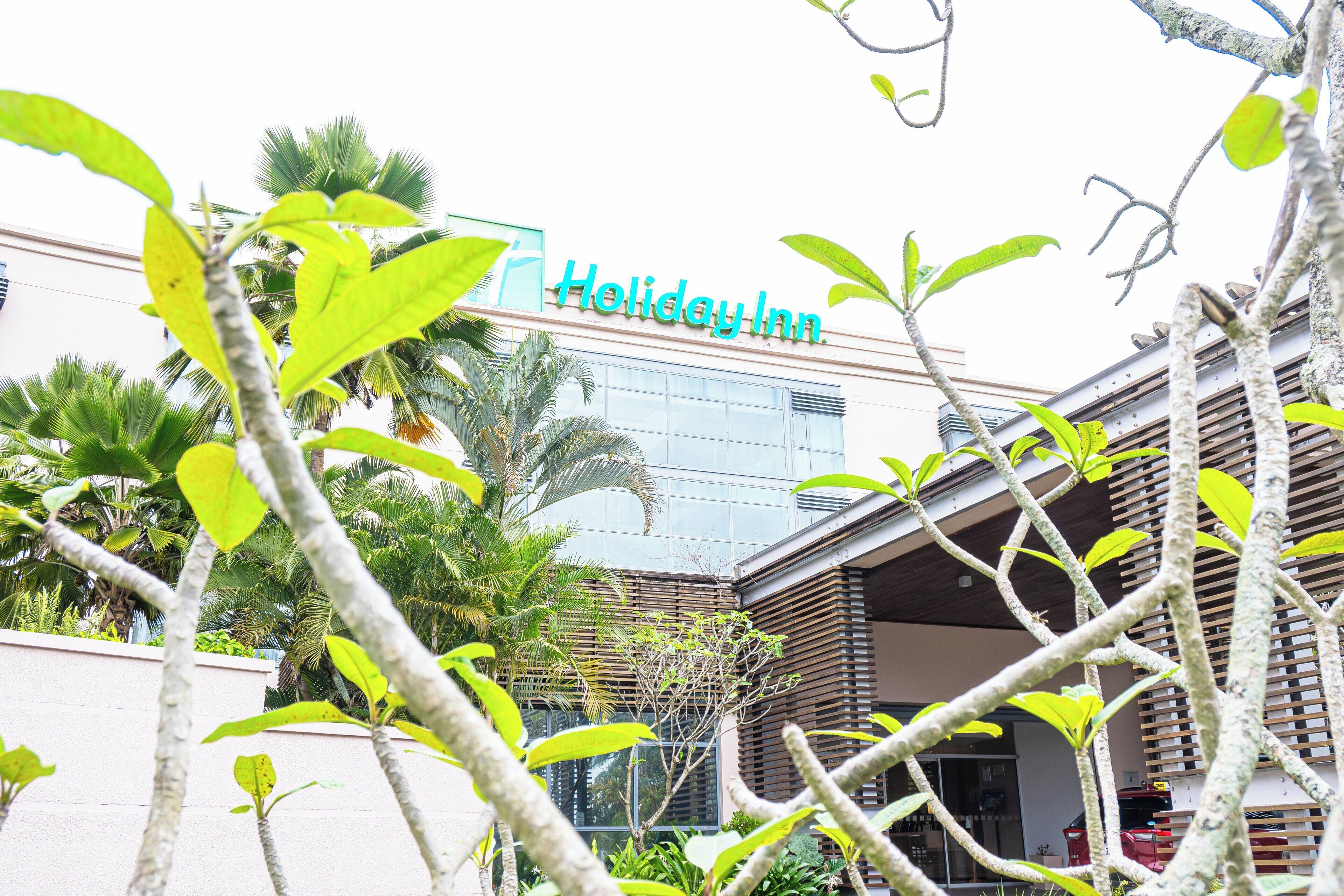 A building with a sign that reads 'Holiday Inn.'