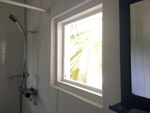 Classic Room, 1 Bedroom, Sea View | Bathroom | Shower, rainfall showerhead, hair dryer, towels - Green Roof Inn (Hillsborough)
