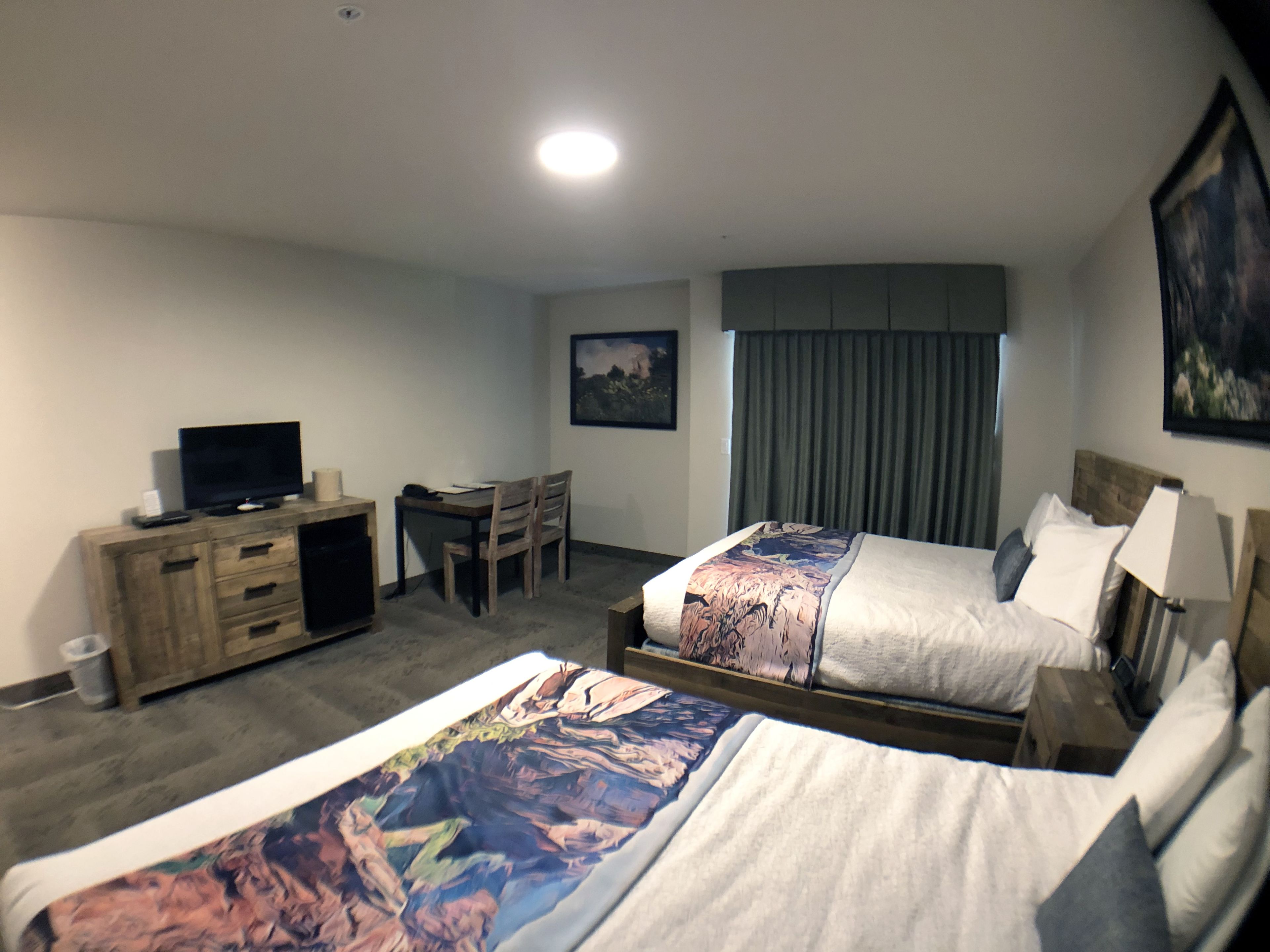 标准双人房, 2 张大床 | 客房内保险箱、遮光窗帘、熨斗/熨衣板、免费 WiFi