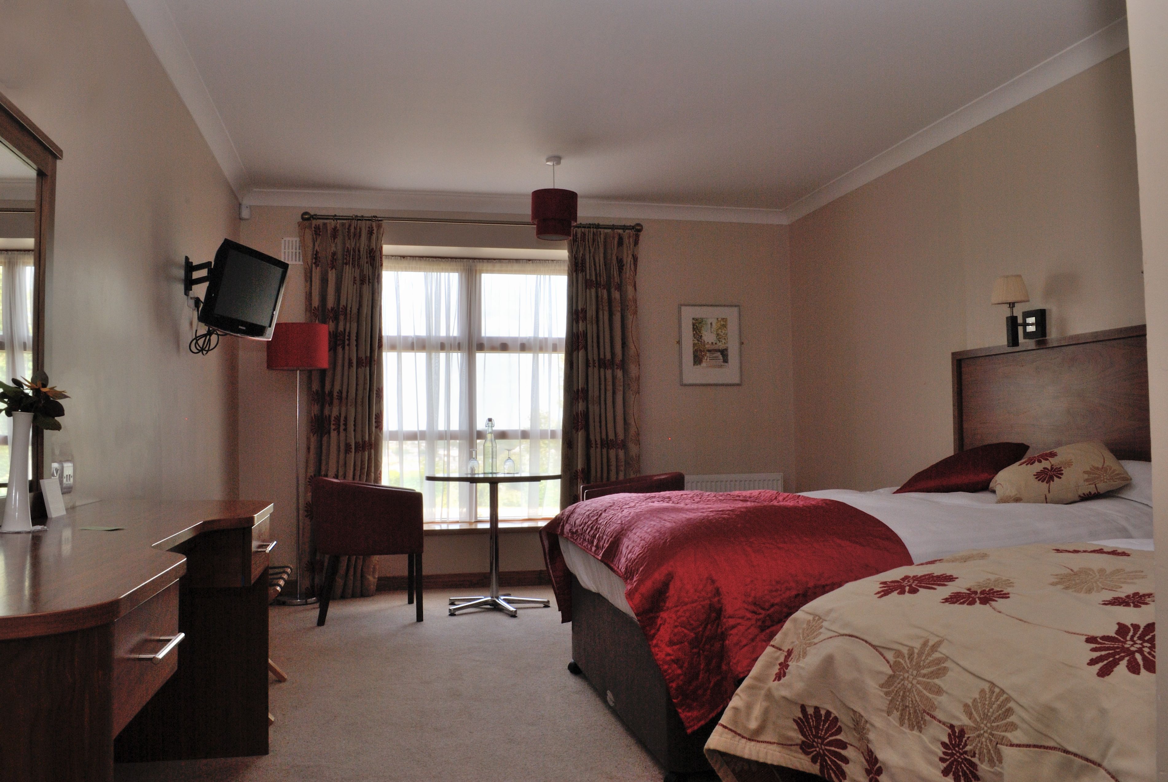 Double Single Ensuite | Premium bedding, desk, laptop workspace, iron/ironing board