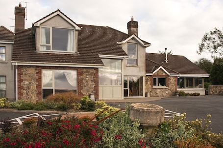 Fachada de la propiedad. Samuel's Heritage Bed & Breakfast
