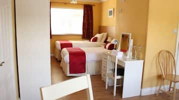 Triple Room | Individually decorated, individually furnished, desk, soundproofing