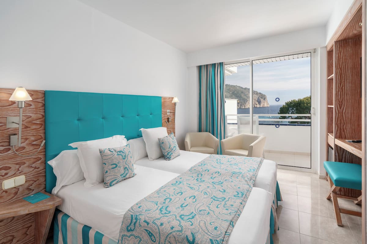 In-room safe, blackout curtains, soundproofing, free WiFi