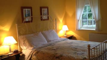 Room (King ) | Iron/ironing board, free cots/infant beds, free WiFi