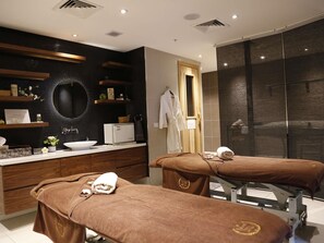 Hot stone massages, deep-tissue massages, 2 treatment rooms, massages