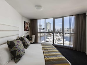 1 bedroom, premium bedding, Tempur-Pedic beds, desk