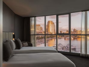Premium bedding, Tempur-Pedic beds, desk, blackout curtains - The Sebel Melbourne Docklands Hotel (Docklands)