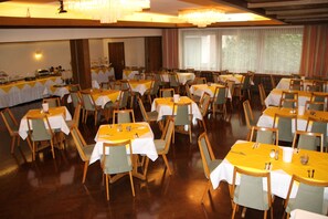 Daily self-serve breakfast (EUR 14 per person) - Hotel Waldblick (Donaueschingen)