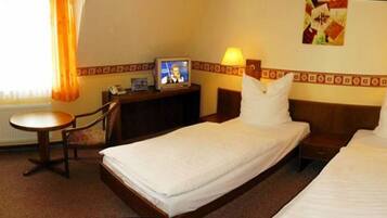 Doppel- oder Zweibettzimmer | Schreibtisch, kostenlose Babybetten, kostenloses WLAN, Bettwäsche