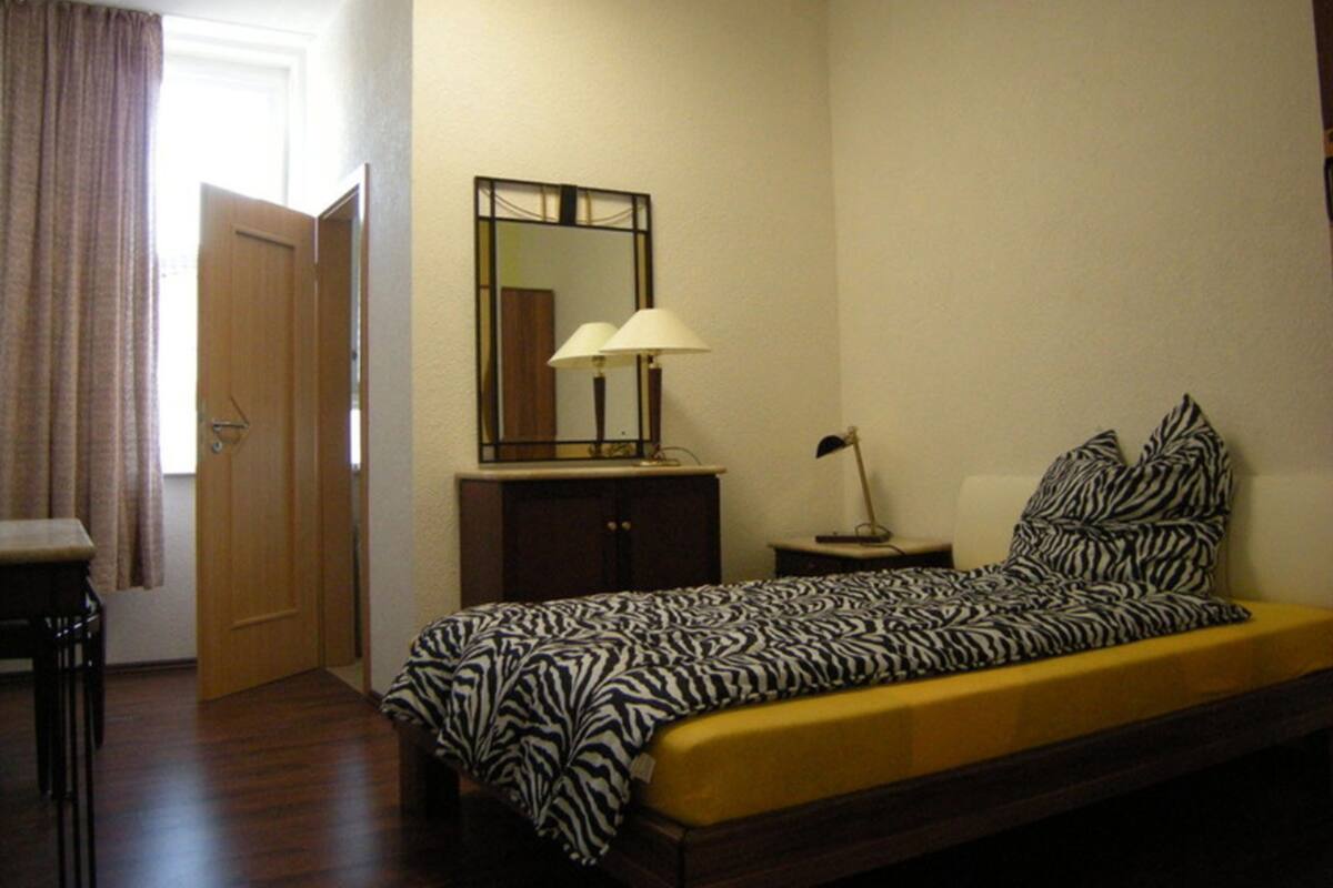 Comfort Single Room | In-room safe, cribs (surcharge), rollaway beds (surcharge), WiFi (free)