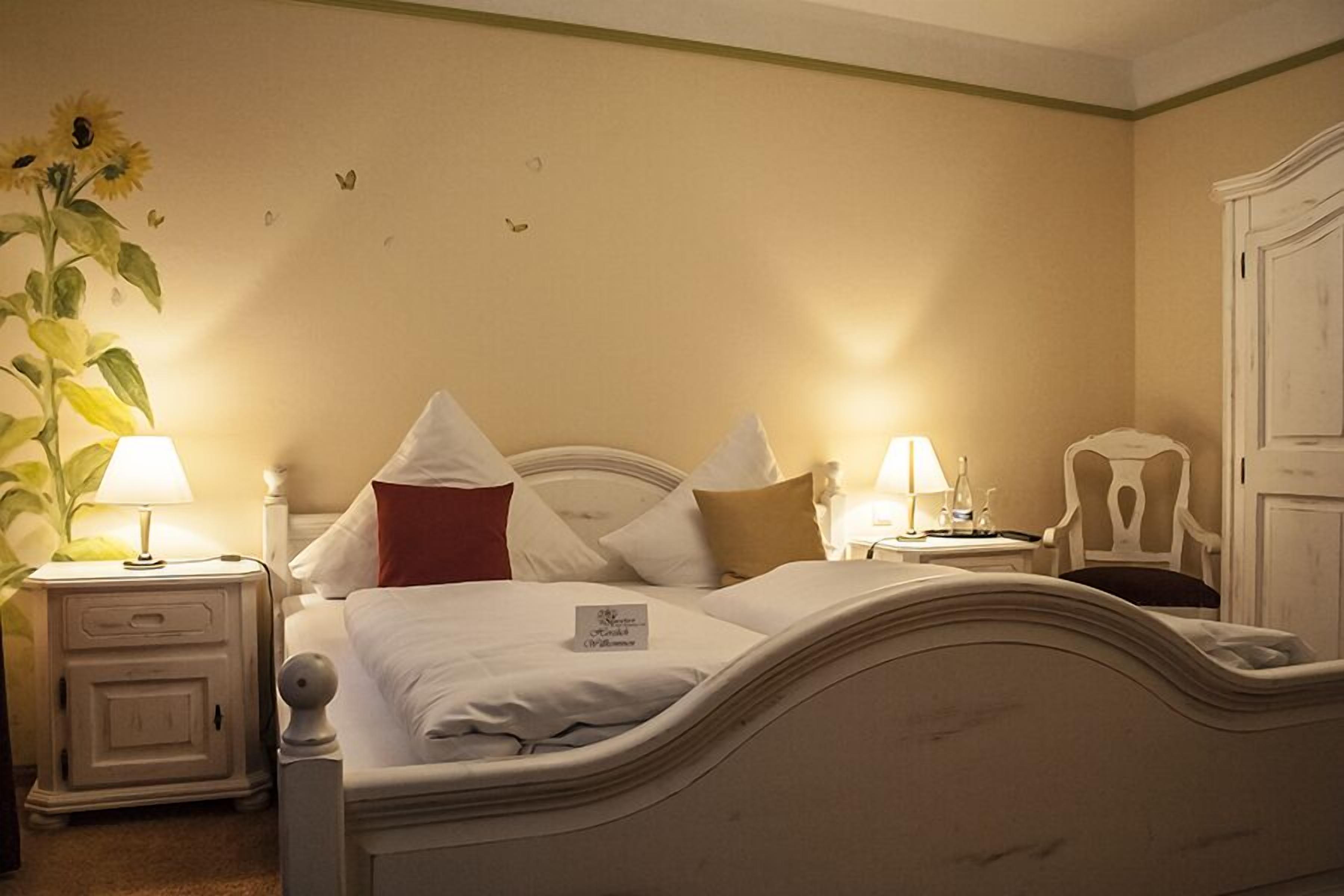 family room | in-room safe, desk, soundproofing, cots/infant beds