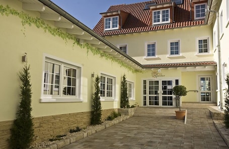 Property entrance. Hotel Restaurant Speeter