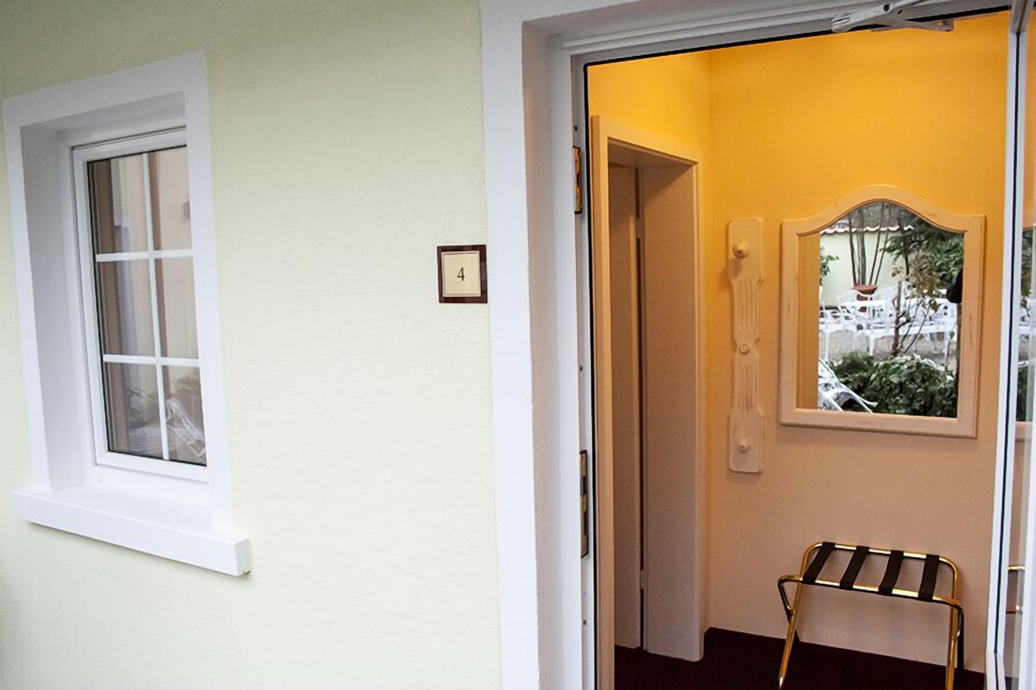 family room | in-room safe, desk, soundproofing, cots/infant beds