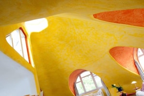 Quarto triplo | Roupas de cama antialérgicas, individualmente decorados, escrivaninha