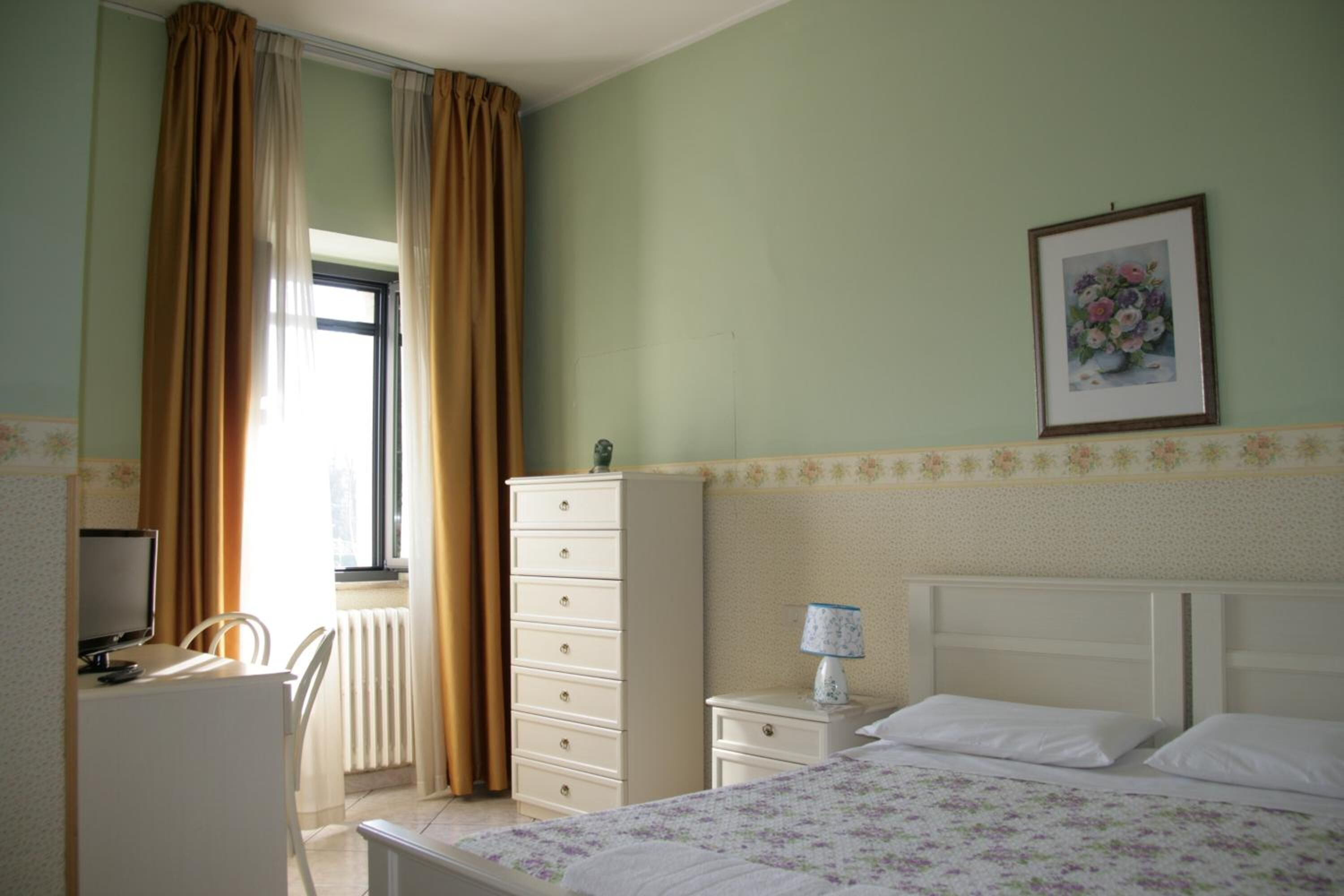 1 bedroom, desk, laptop workspace, blackout curtains