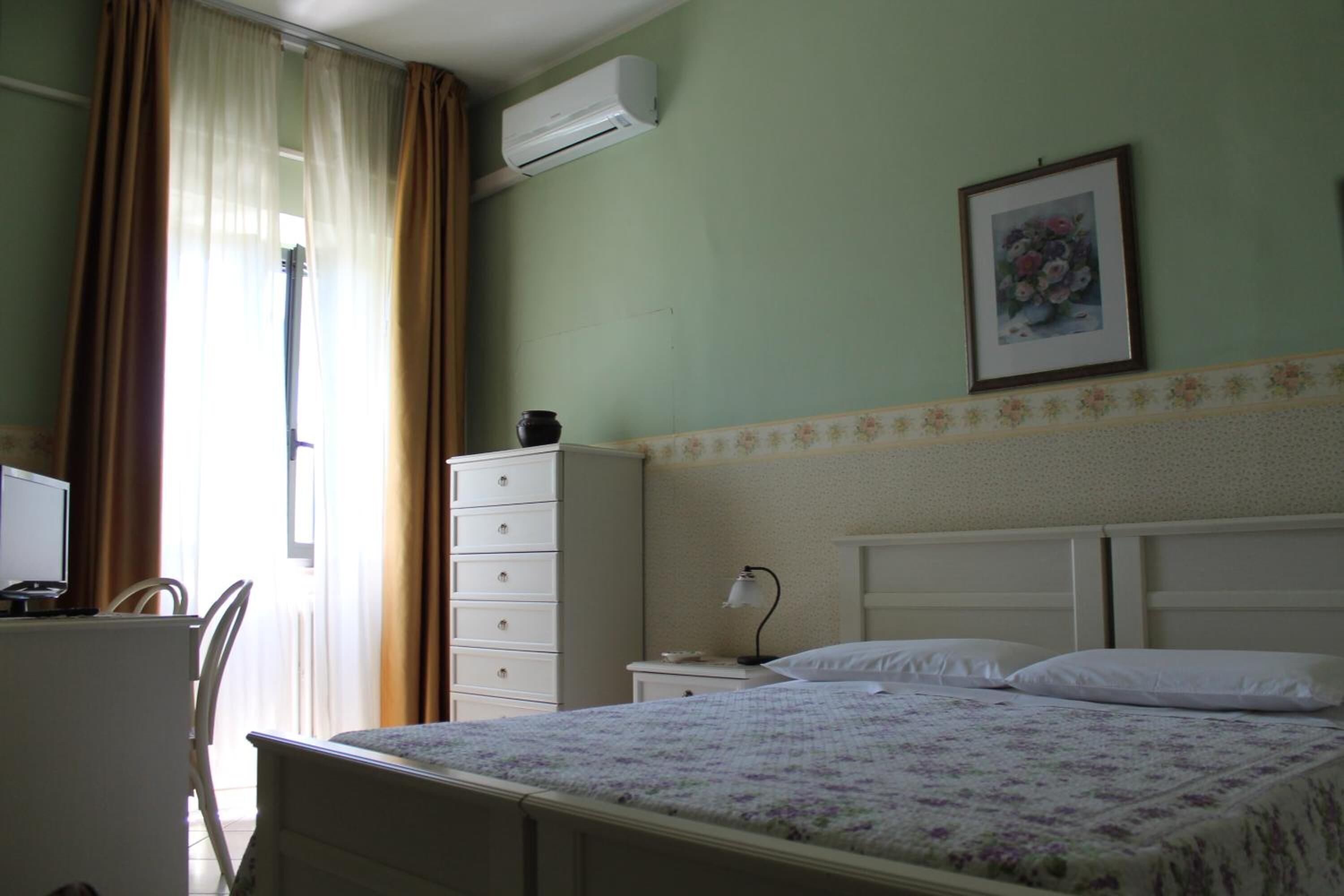 1 bedroom, desk, laptop workspace, blackout curtains