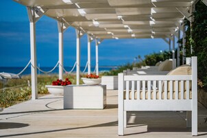 私家海滩、沙滩椅、海滩遮阳伞、间海滩酒吧