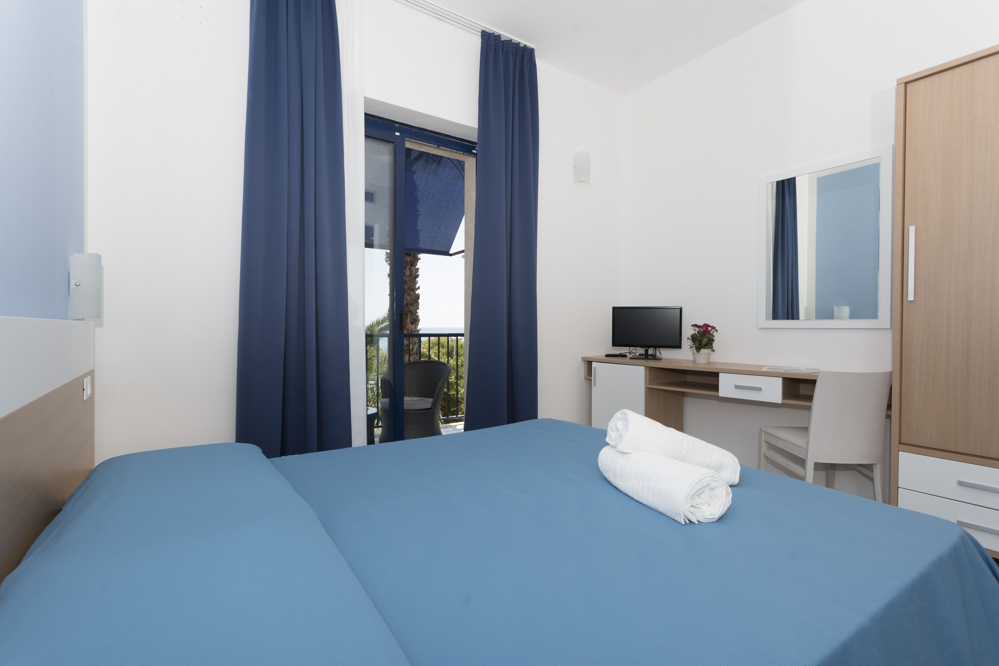 In-room safe, desk, soundproofing, bed sheets