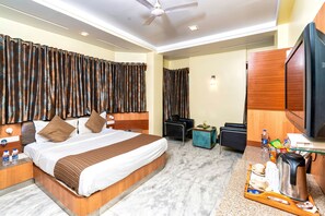 Rom | Minibar, safe på rommet, skrivebord og ekstrasenger (mot et tillegg)