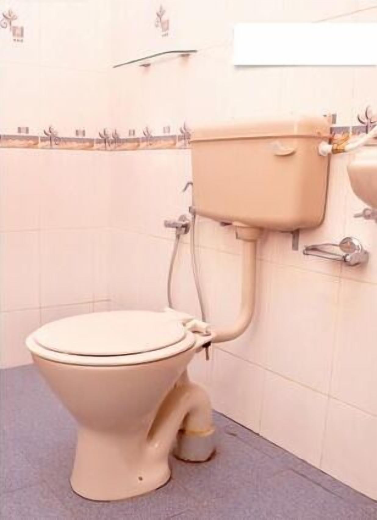 free toiletries, towels