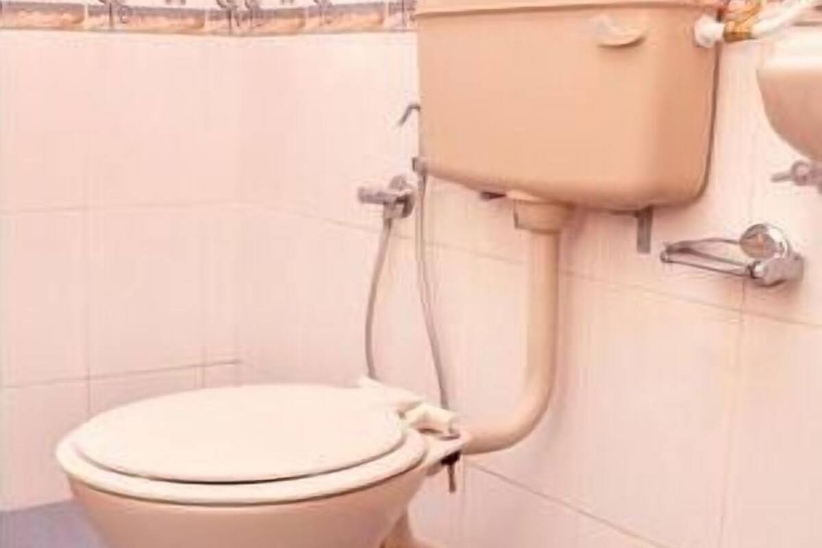 free toiletries, towels