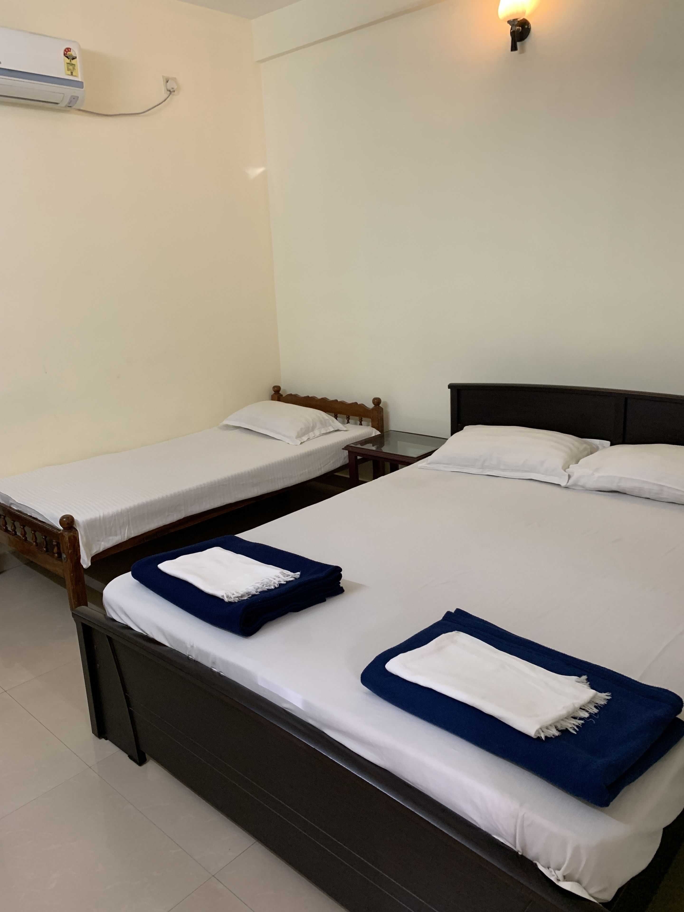 deluxe room (ac) | desk, soundproofing, rollaway beds, free wifi