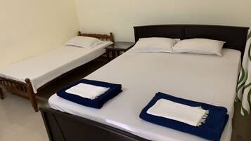 Deluxe Room (AC) | Meja, kalis bunyi, katil lipat simpan/tambahan, Wi-fi percuma