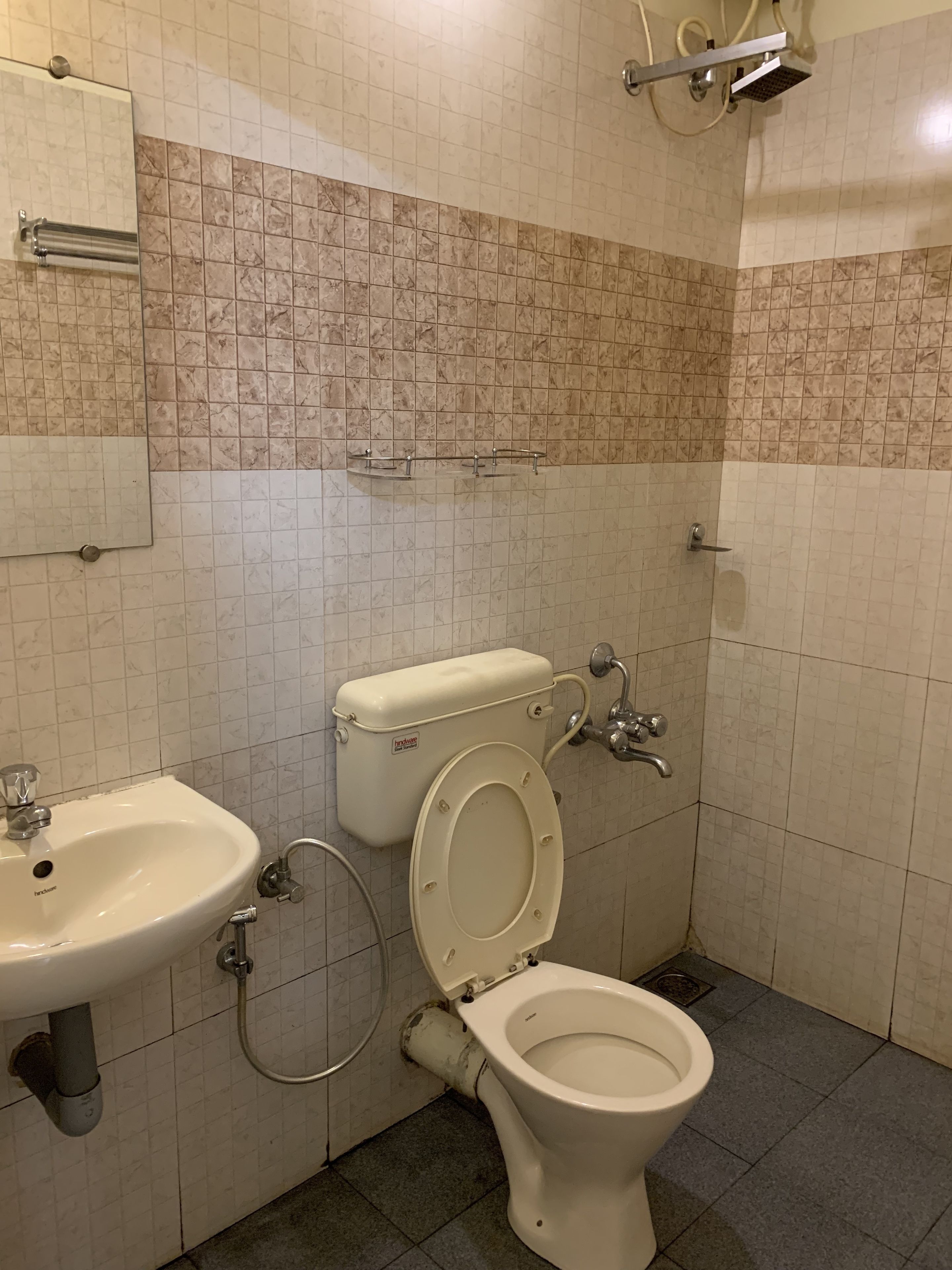 free toiletries, towels