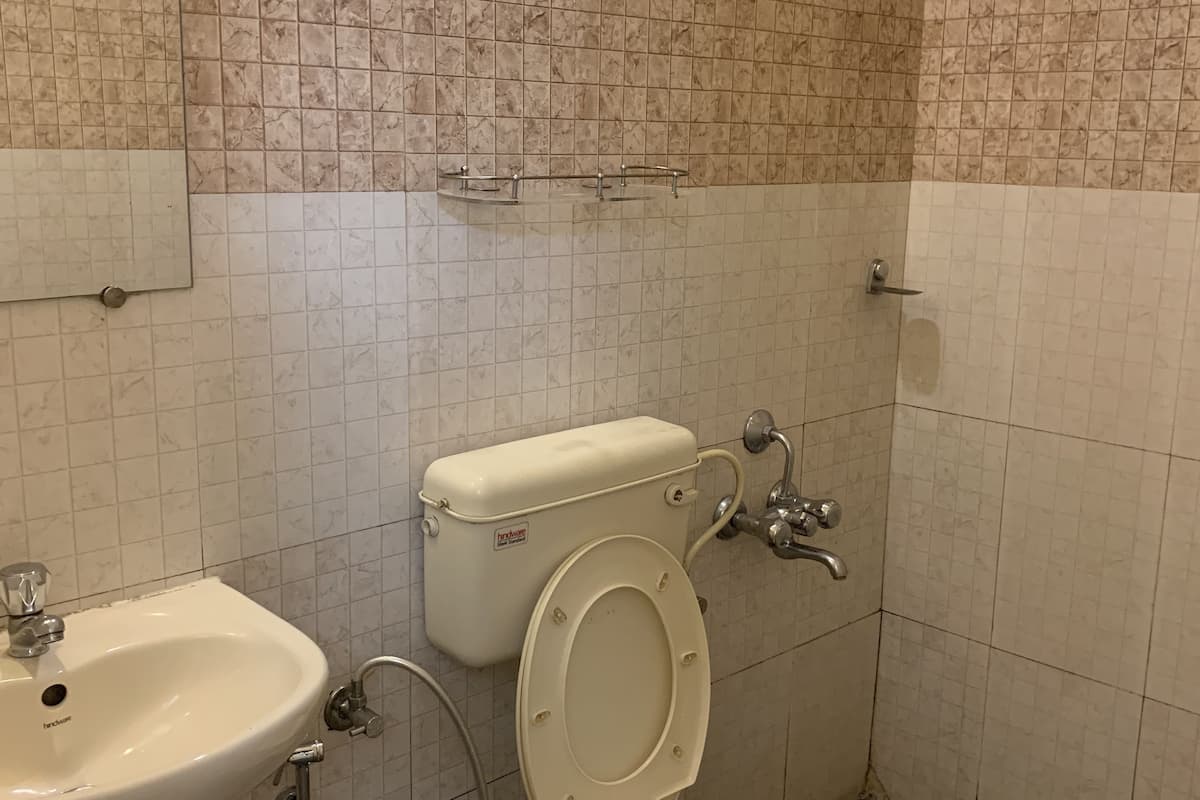 free toiletries, towels