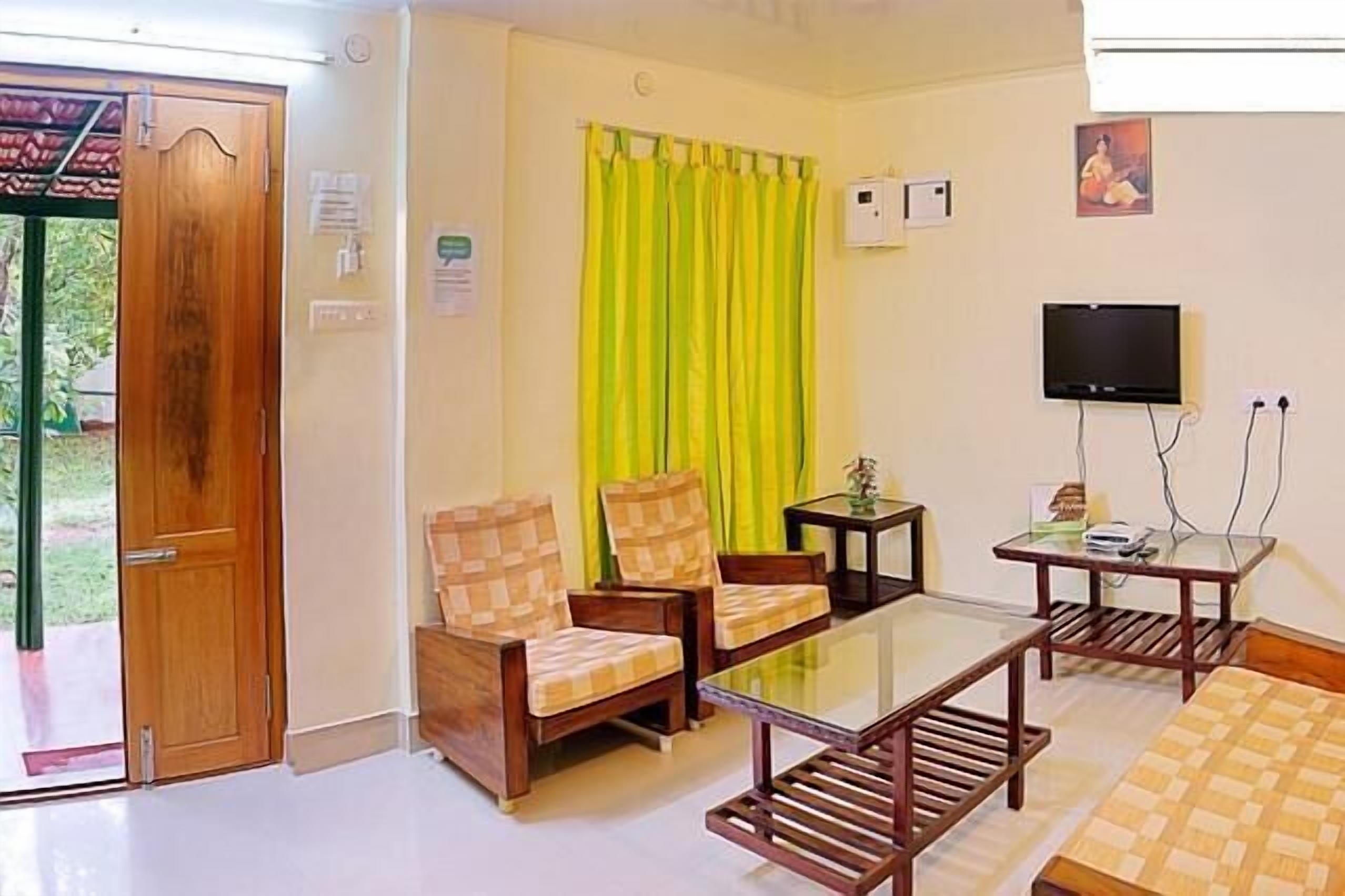 deluxe room (ac) | living area | tv