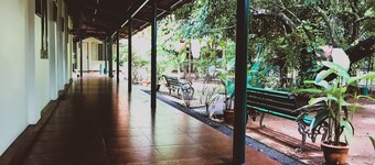 Palm Grove Service Villa