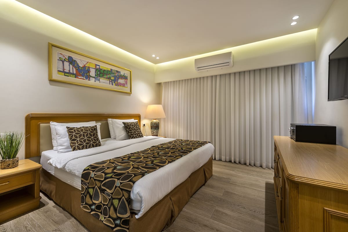 Premium bedding, free WiFi