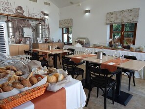 Breakfast area - Hotel Historia Malomkert (Veszprem)