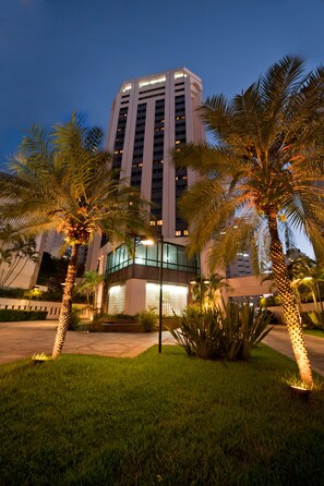 Front of property – evening/night - Hotel Ninety (São Paulo)