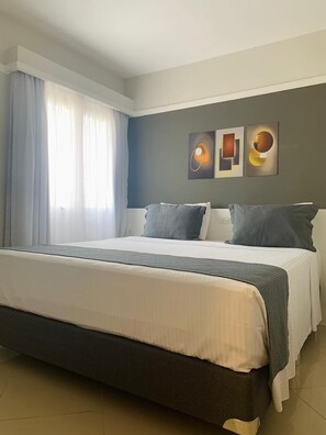 Minibar i caixa forta a l'habitació 