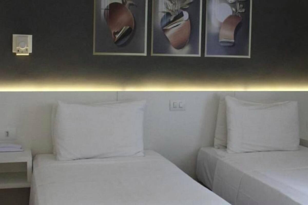 Minibar, in-room safe, laptop workspace, blackout drapes