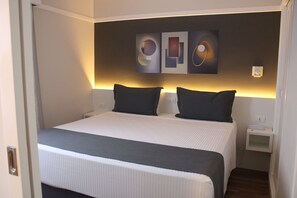 Premium Room | Minibar, in-room safe, laptop workspace, blackout drapes - Hotel Ninety (São Paulo)