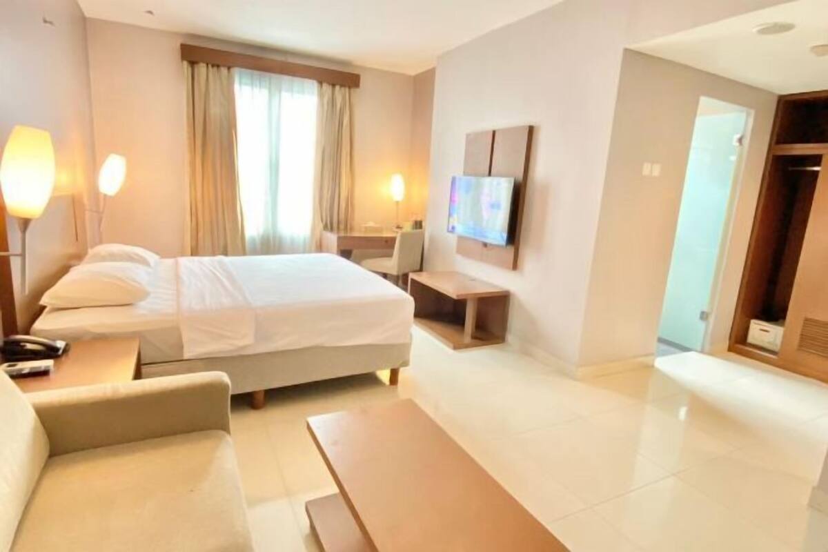 In-room safe, desk, free WiFi, bed sheets