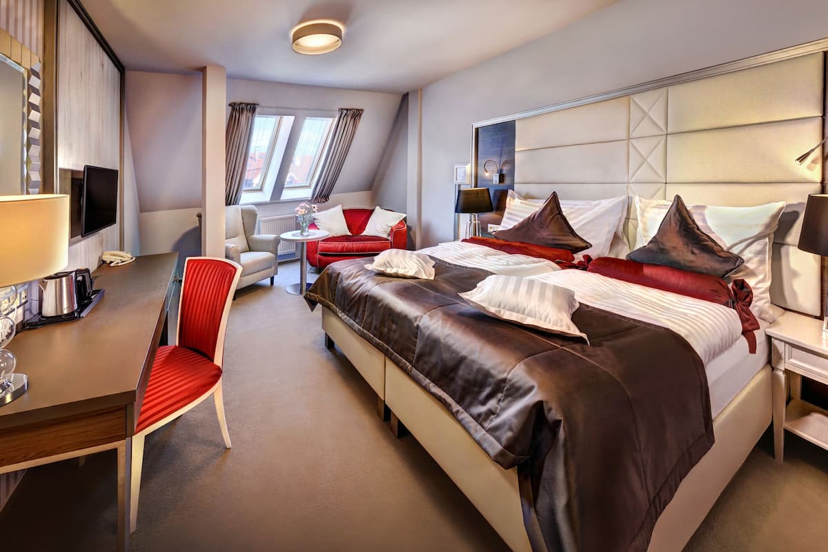 deluxe double or twin room | minibar, in-room safe, desk, iron/ironing board