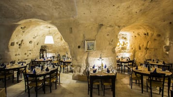 Déjeuner et dîner servis sur place