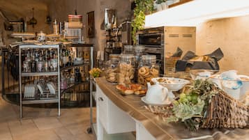 Free daily continental breakfast