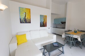 Appartement, 2 chambres, patio | Salle de séjour