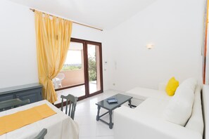 Apartment, 2 Bedrooms, Patio | Living room