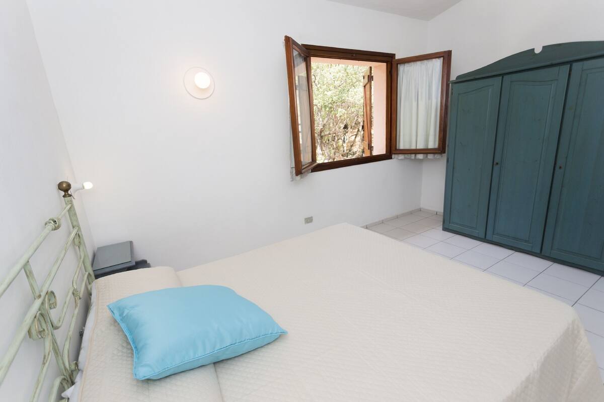 Appartamento, 1 camera da letto, patio | Una cassaforte in camera, ferro/asse da stiro