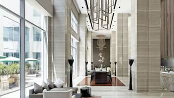 大堂酒廊、户外餐饮、每天营业