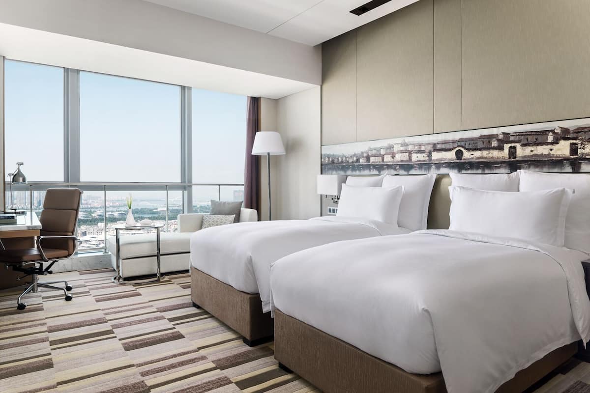 1 bedroom, premium bedding, in-room safe, desk