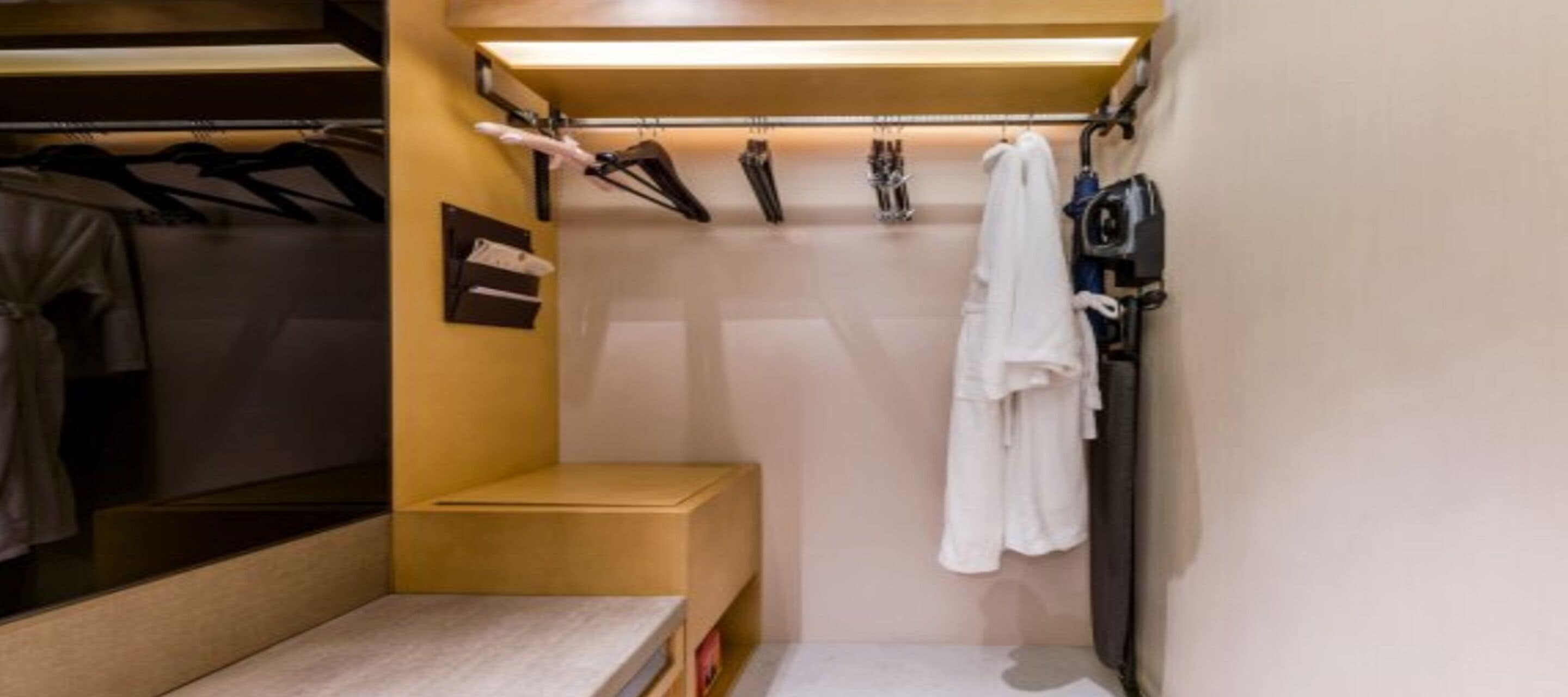 1 bedroom, premium bedding, in-room safe, desk