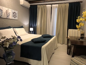 Minibar, una cassaforte in camera, insonorizzazione, Wi-Fi gratuito