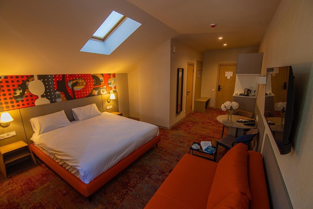 Standard Double Room, 1 King Bed with Sofa bed | Premium bedding, minibar, in-room safe, desk